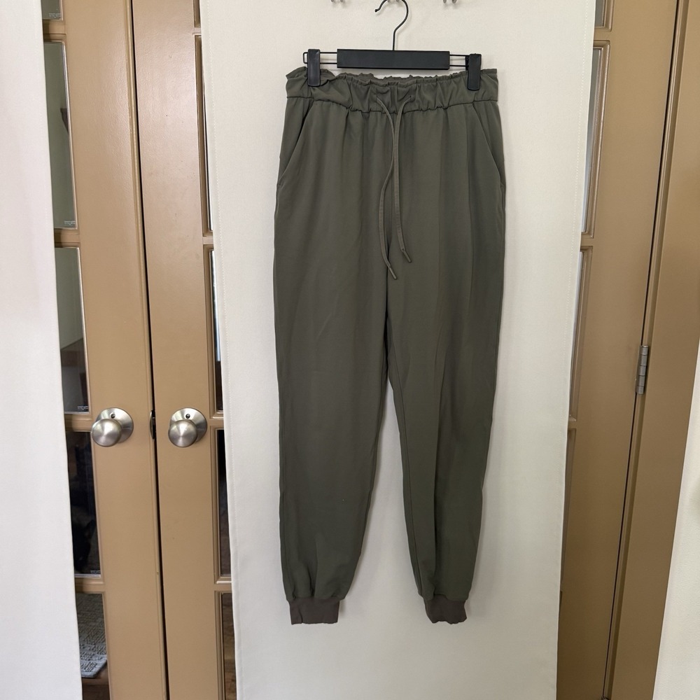 Lululemon Womens 6 Olive Green On The Fly Joggers Athletic Pants Gym Casual